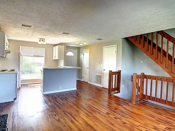 3rd image of 8406 Woodgrove Ct