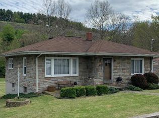 220 Parkview Dr, Bluefield, VA 24605