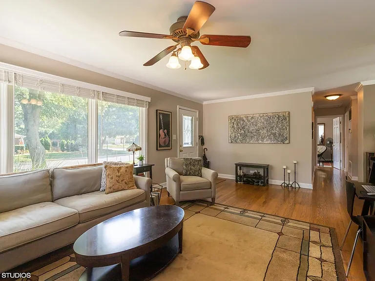 414 Drake St — Photo 5