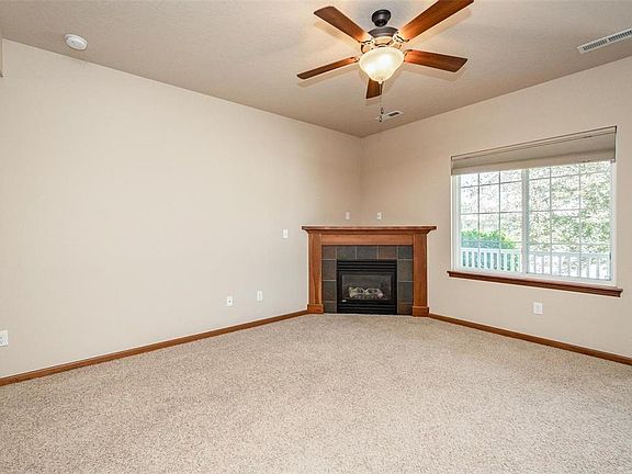 4th image of 1675 Burr Dr