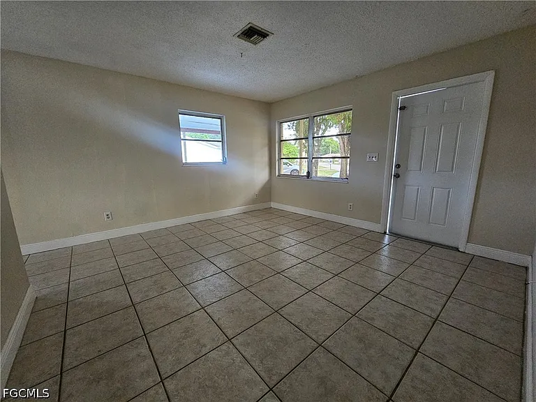 423 Morgan Cir S — Photo 6