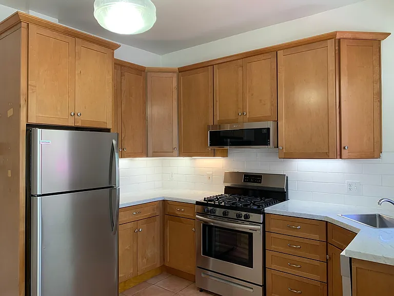 565 Natoma St — Photo 3