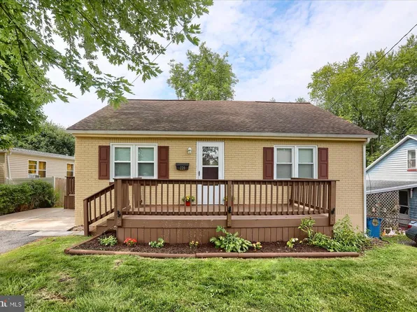 220 N Duke St, Hummelstown, PA 17036