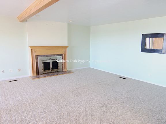 2 Family Room_09192022