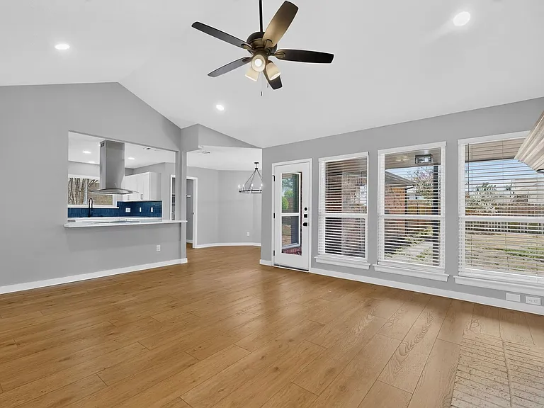 215 Aspenway Dr — Photo 12