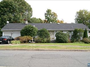 2240 Jones Rd, Fort Lee, NJ 07024