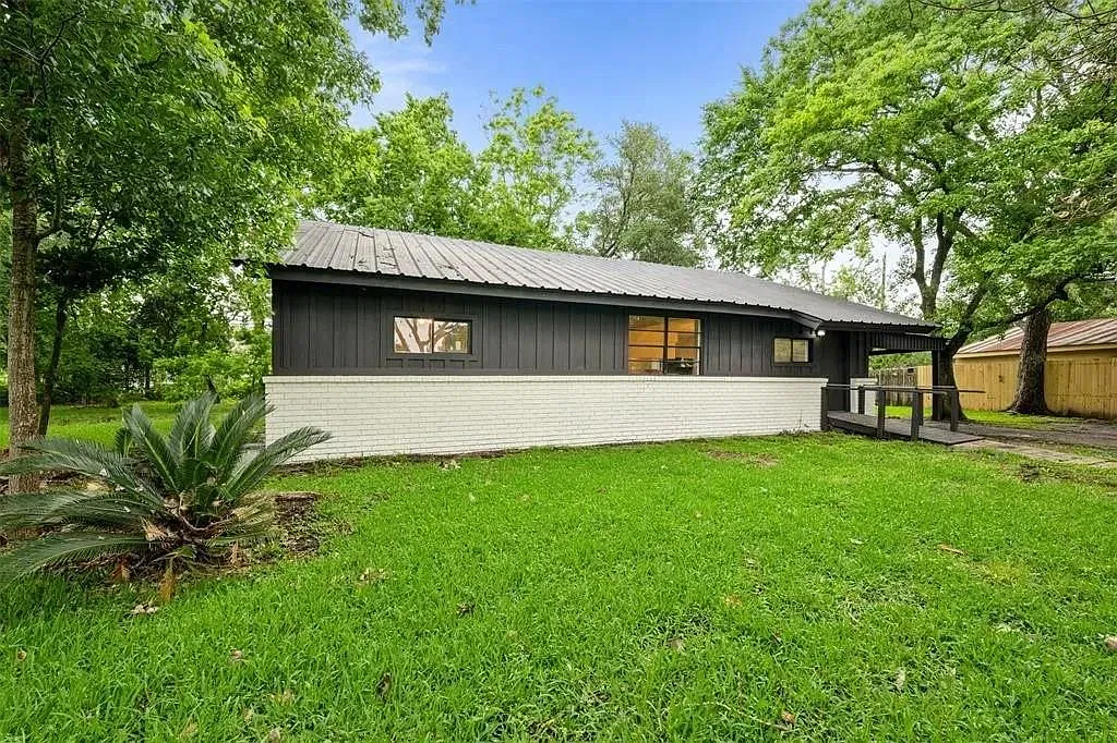 3 bed, 2.0 bath, 1260 sqft, $1,900 — Photo 3