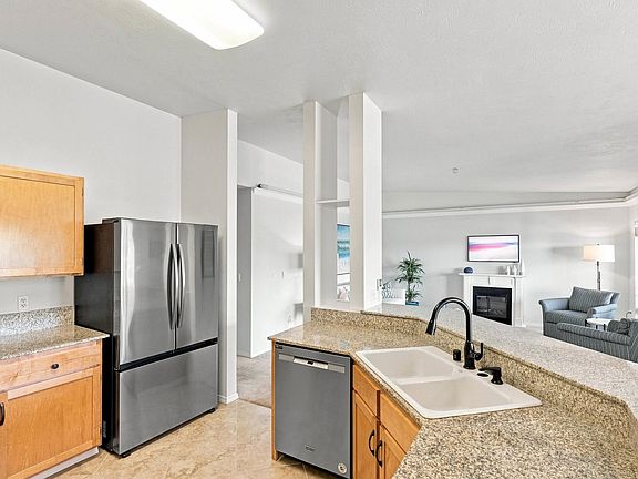 5th image of 930 S Cowley St APT 404