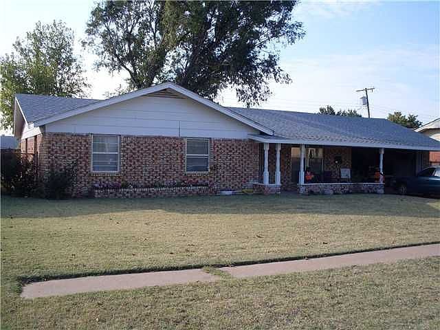 Home for Sale in Hennessey, Oklahoma $121,500
