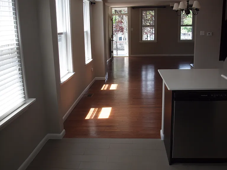 4377 Manayunk Ave — Photo 9