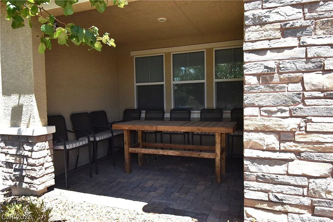 3 bed, 2.5 bath, 1736 sqft, $2,250 — Photo 2