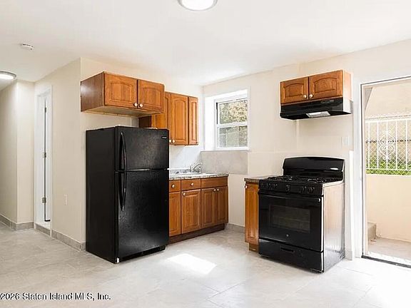 5th image of 26 Robin Rd
