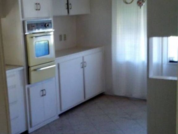 Kitchen / Dining Area