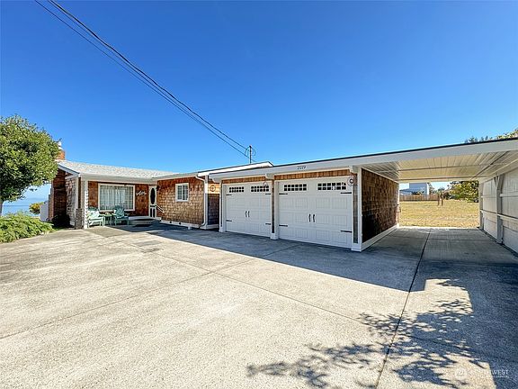 3rd image of 2119 E Second Avenue