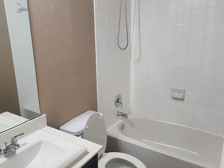 617 Donegal Ln — Photo 24