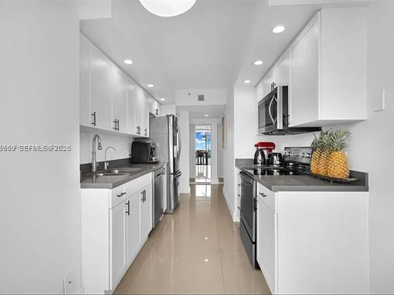 1000 W Island Blvd #2508 — Photo 35