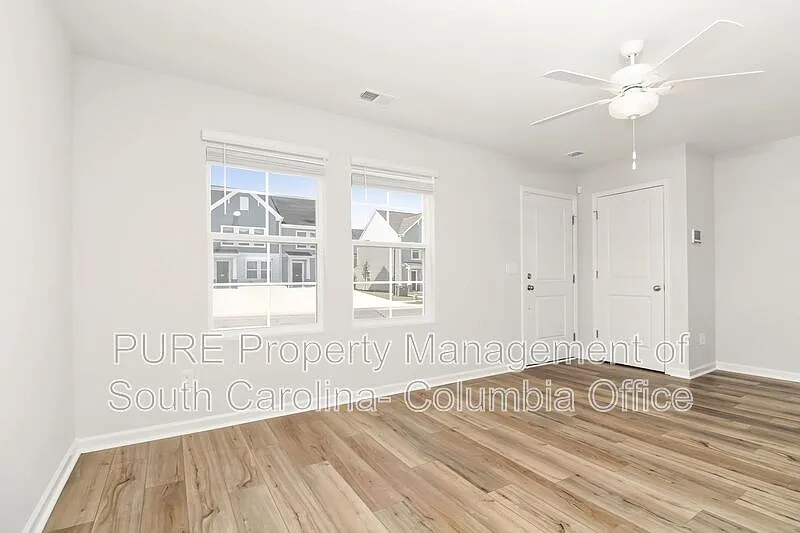3 bed, 2.5 bath, 1250 sqft, $1,855 — Photo 2