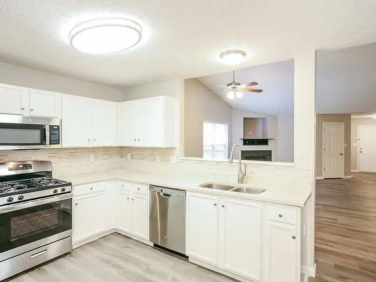 10607 Pickens Ct — Photo 6
