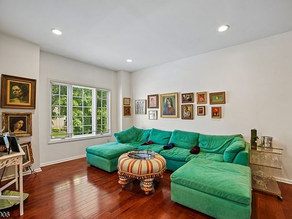 4th image of 1098 Smith Manor Blvd