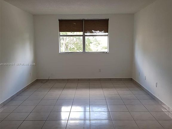 3rd image of 606 W 81st St APT 314