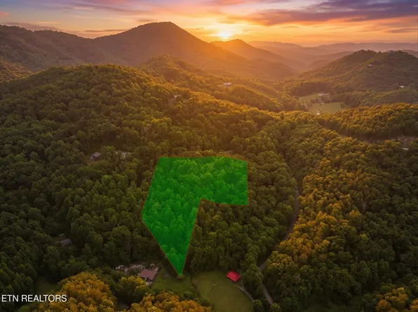 2405 Deep Spring Ln, Sevierville, TN 37862