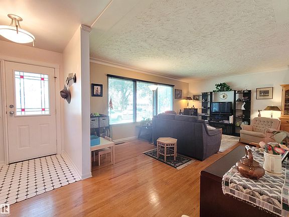 2nd image of 15717 92nd Ave NW