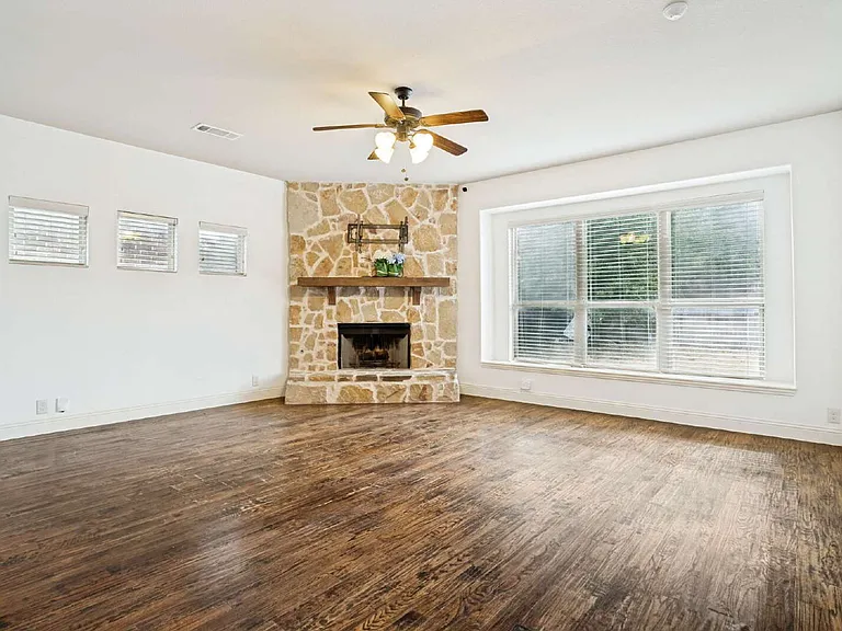 1204 E Shawnee Dr — Photo 3