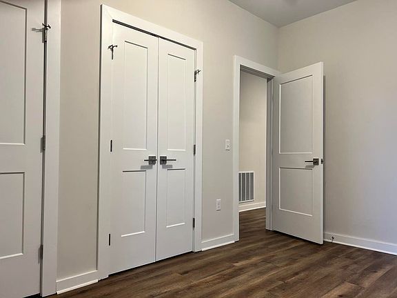 5th image of 2039 Green St APT 1