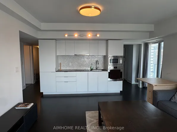 955 Bay St, Toronto, ON
