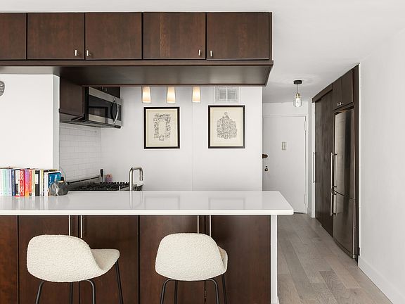 5th image of 7 E 14th St APT 1021