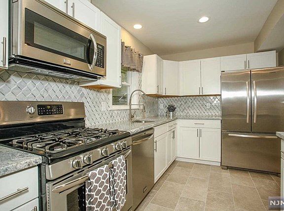 4th image of 61 Bryant Pl