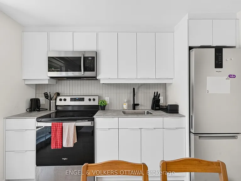 117 Carruthers Ave #D — Photo 8