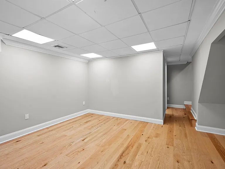 49 N Chatsworth Ave — Photo 31