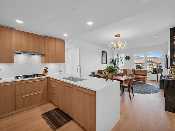 2nd image of 1210 E 27th St #601