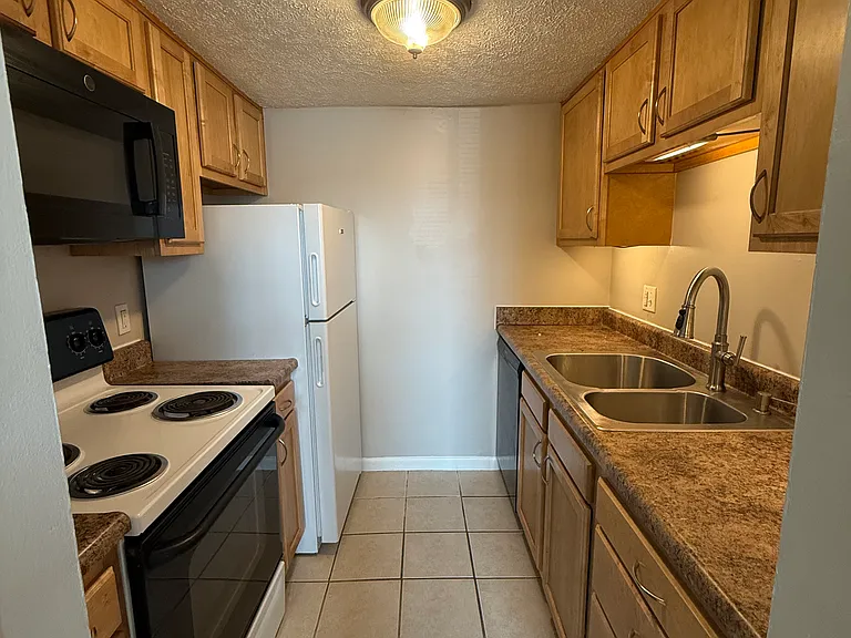 6400 Cheviot Rd #13 — Photo 5