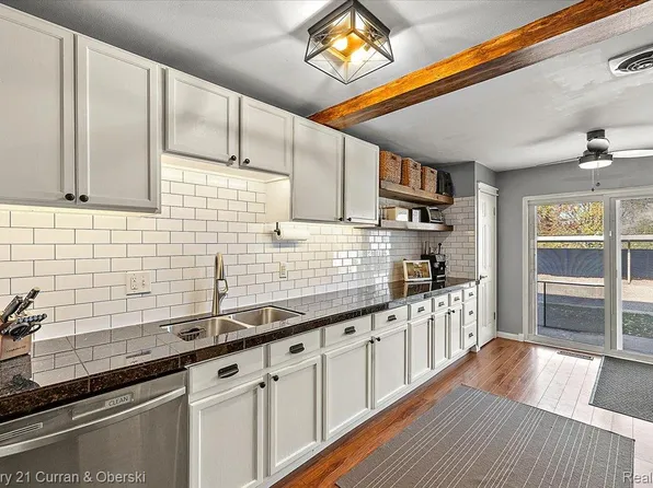 26388 Franklin Pointe Dr, Southfield, MI 48034
