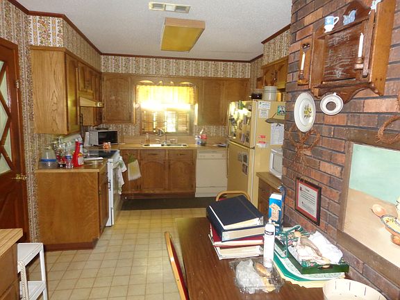 4th image of 2301 Bruce St