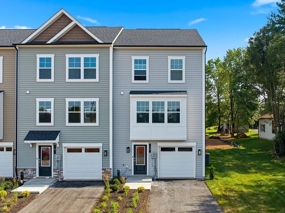 1st image of 8 Magnolia Ct