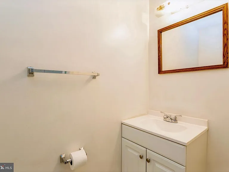 8 Tatler Pl — Photo 9