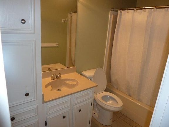 3rd image of 3709 Woodlake Cir