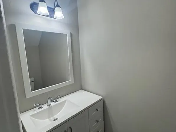 802-806 British Woods Dr SW APT 11, Lenoir, NC 28645