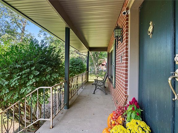 2nd image of 480 Roosevelt Rd