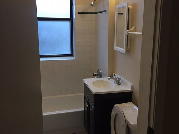 2nd image of 7726 N Marshfield Ave APT 2C