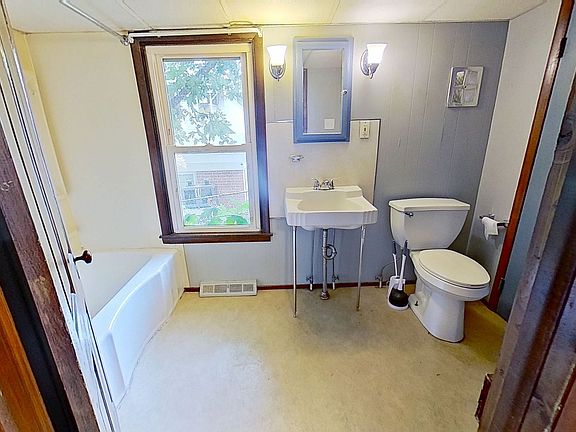 3rd image of 8 Henrietta St Floor 1