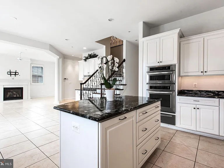 8319 Quarry Manor Ter — Photo 30