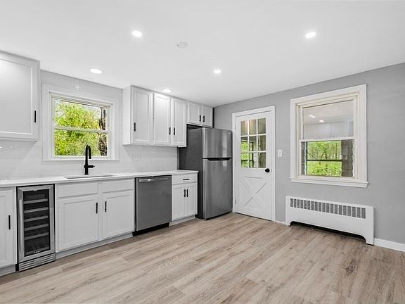 3rd image of 255 West St