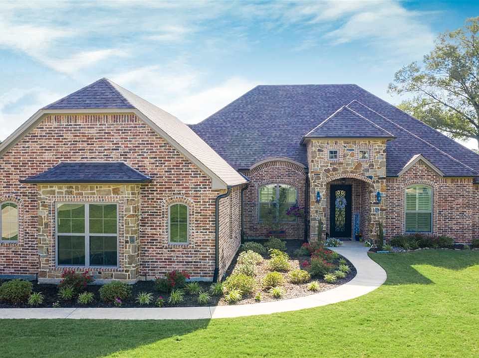 1st image of 142 Circle Club Ln