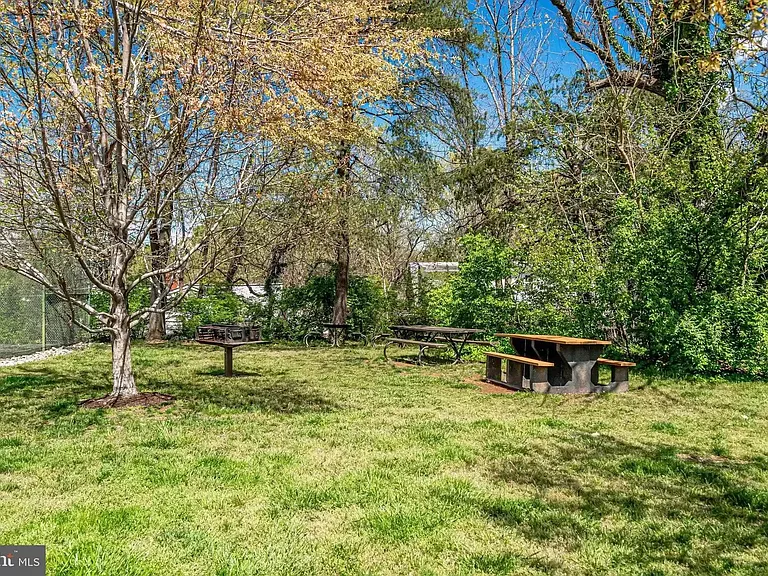 124 Roberts Ln #201 — Photo 21