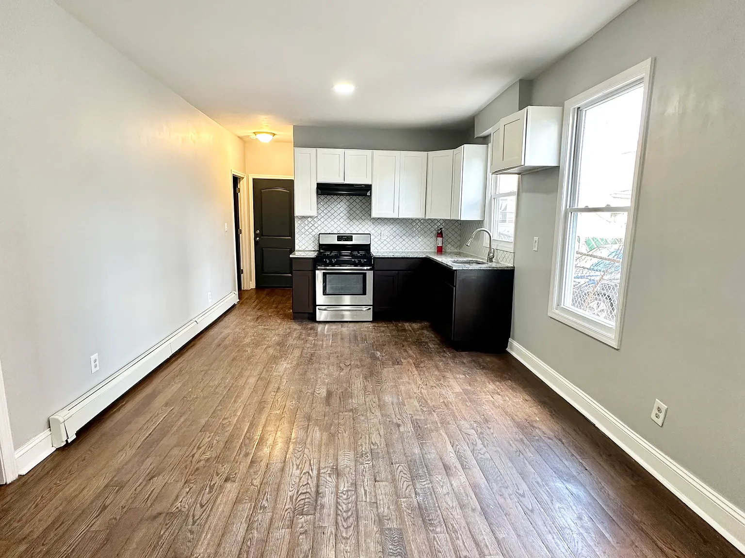 3 bed, $2,195 — Photo 2