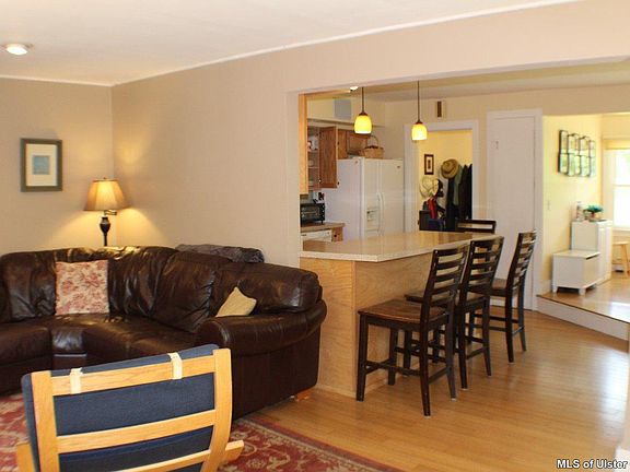 4th image of 34 Walton Ln